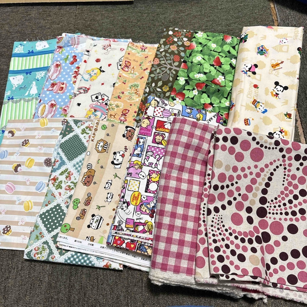 女の子向け生地セット　シンデレラ、ミッキー、マカロン ハンドメイドの素材/材料(生地/糸)の商品写真