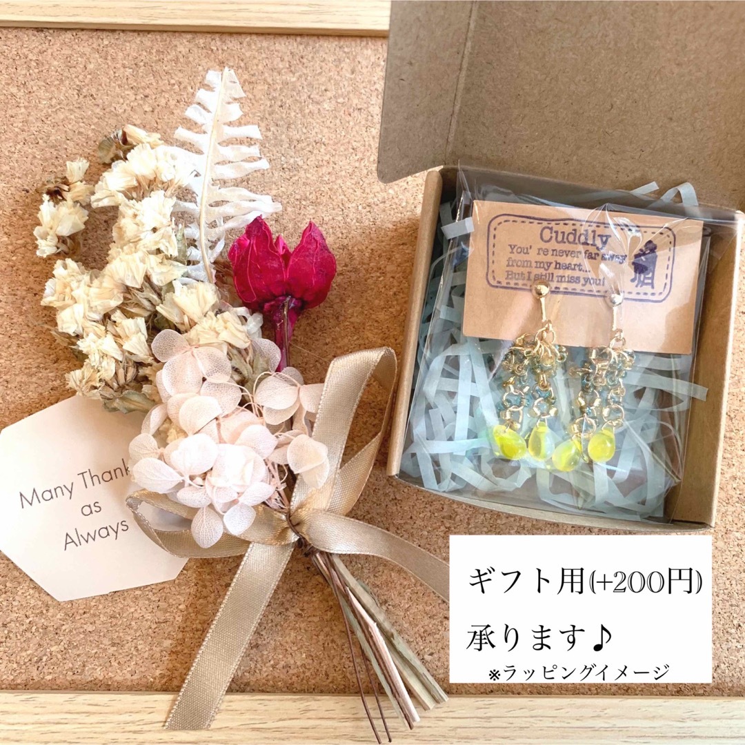 ハンドメイド＊赤ビーズとゴールドロングチェーン揺れる和風イヤリング＊ピアス変更可 ハンドメイドのアクセサリー(イヤリング)の商品写真