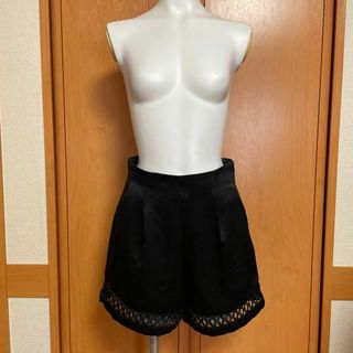 リリーブラウン(Lily Brown)のLily Brown リリーブラウン　黒 サテン風 キュロット レース付き(ショートパンツ)
