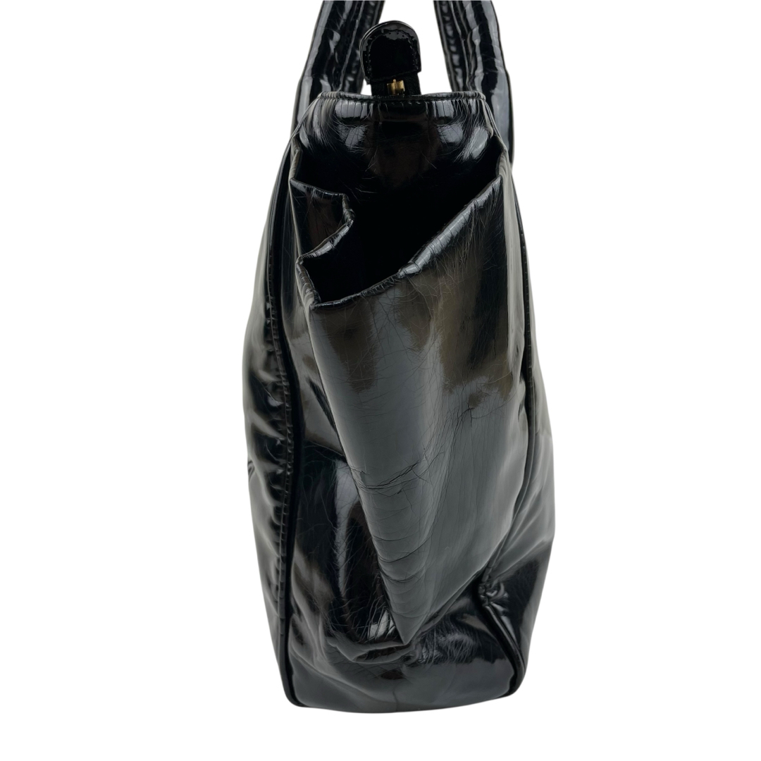 Vivienne Westwood(ヴィヴィアンウエストウッド)のヴィヴィアンウエストウッド ヤスミン オーブ エナメル ハンドバッグ 黒 手提げ レディースのバッグ(ハンドバッグ)の商品写真