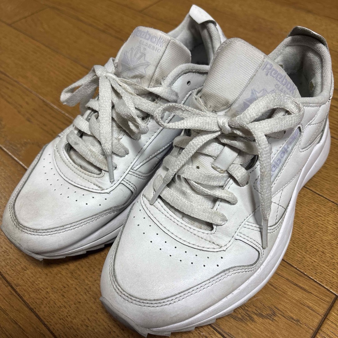 Reebok(リーボック)のリーボック　スニーカー　通学 シューズ　白　23.5 レディース レディースの靴/シューズ(スニーカー)の商品写真