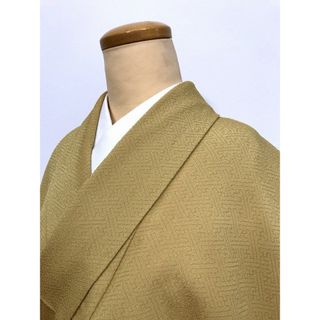 【中古】 Mサイズ 単衣着物 化繊 色無地 紗綾型地紋の芥子色 洗える着物 (着物)