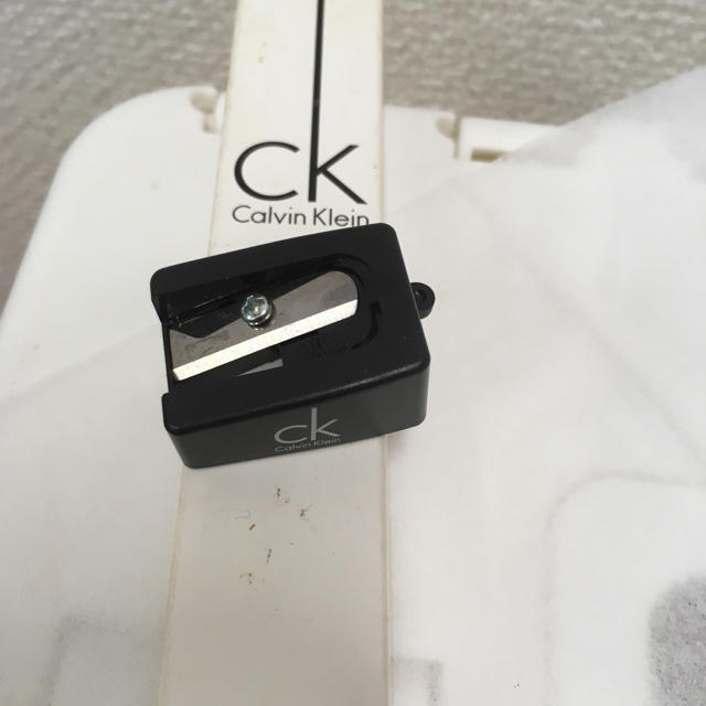 Calvin Klein(カルバンクライン)のカルバンクライン コスメ/美容のベースメイク/化粧品(リップライナー)の商品写真