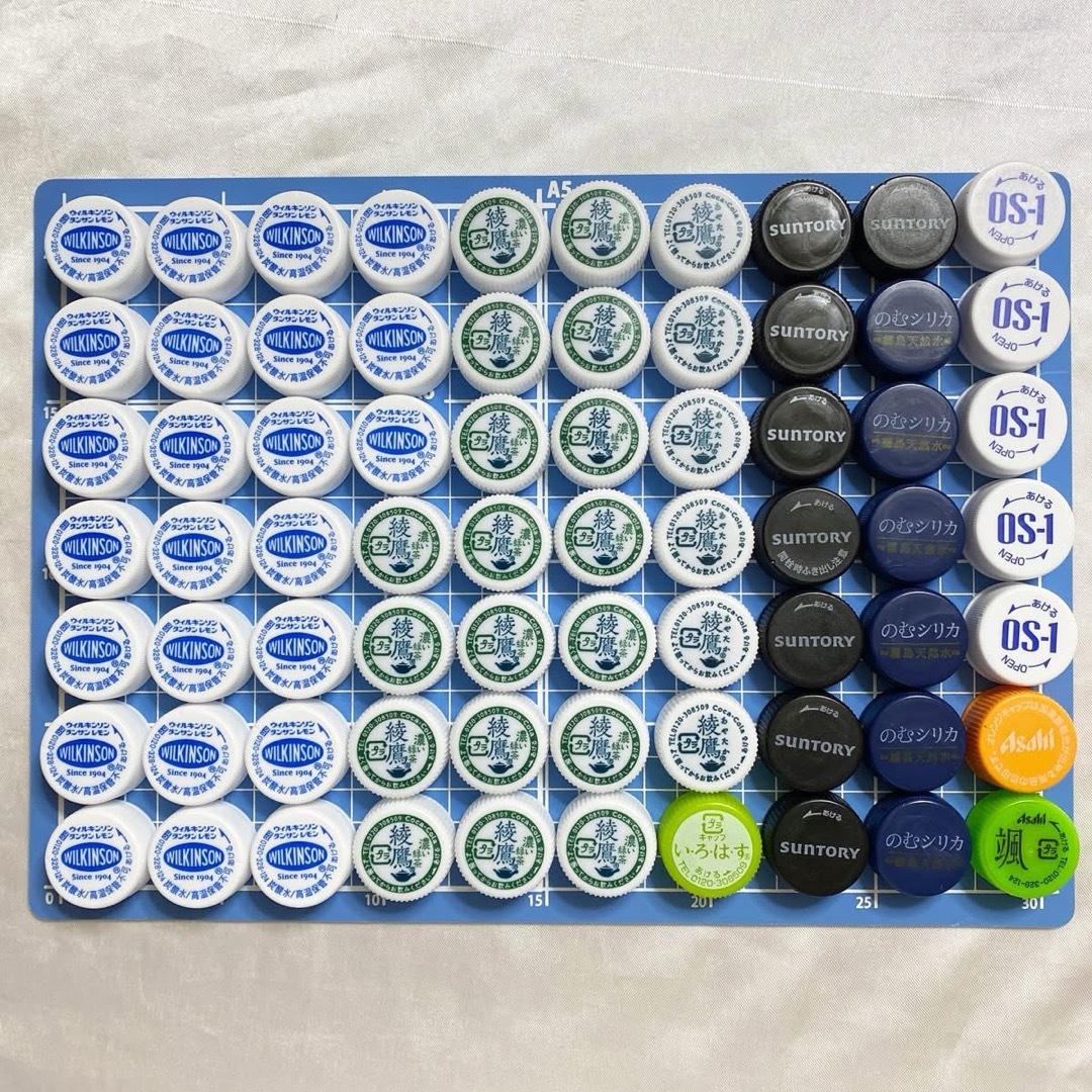 ペットボトルキャップ70コ匿名配送送料無料 DIY 自由研究 工作 SDGS ハンドメイドの素材/材料(各種パーツ)の商品写真