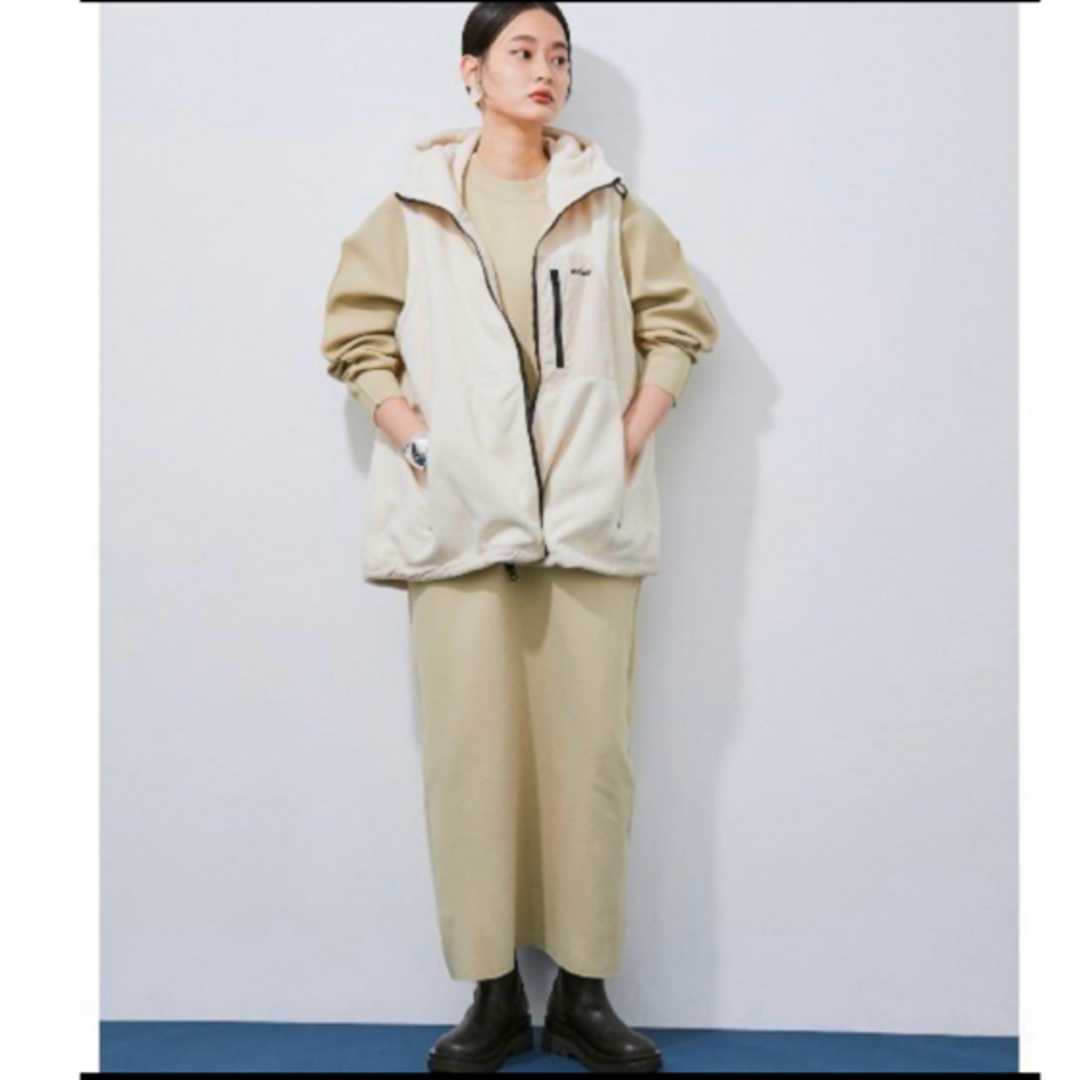 Adam et Rope'(アダムエロぺ)のADAM ET ROPÉ  バックジップパワーショルダーワンピース BG レディースのワンピース(ロングワンピース/マキシワンピース)の商品写真