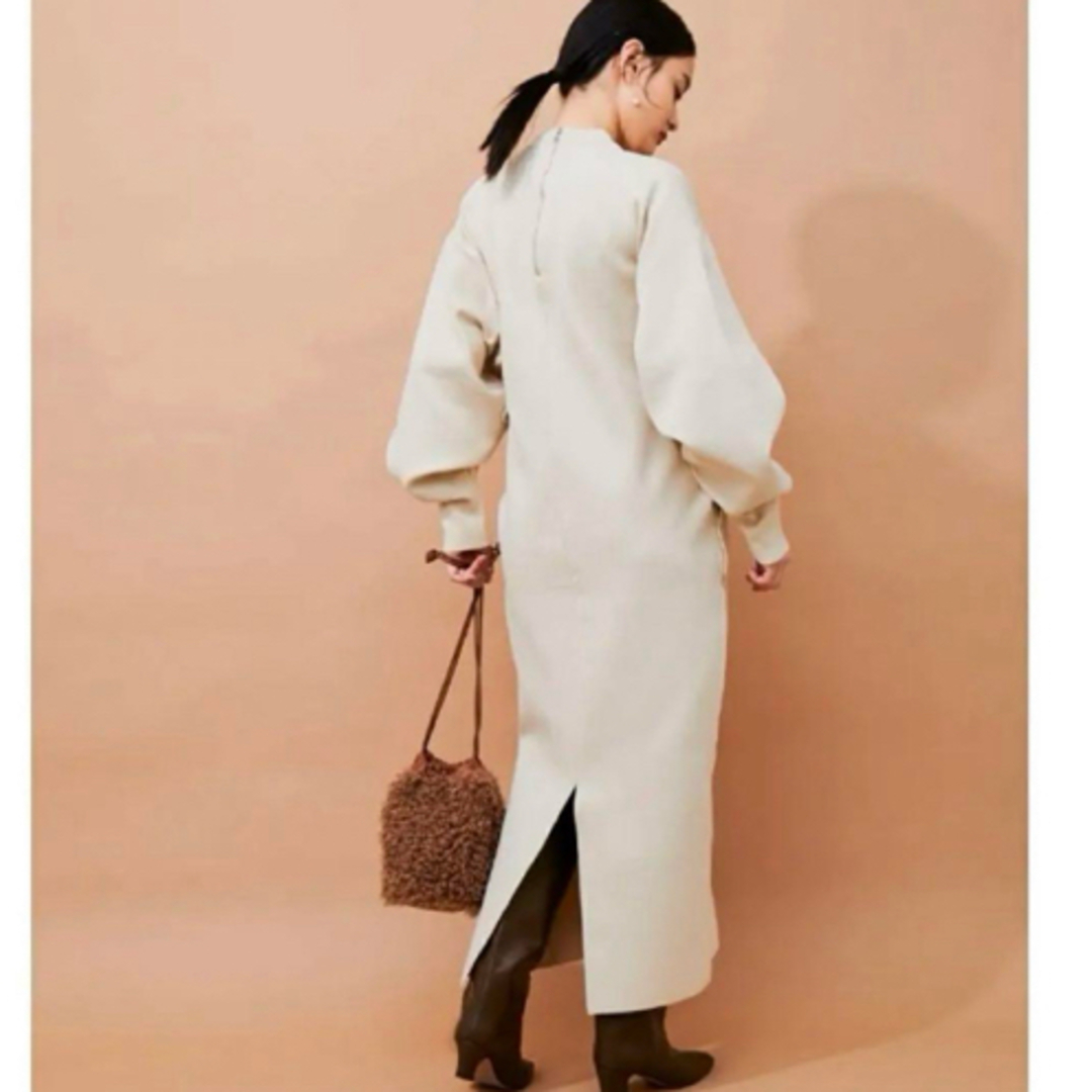 Adam et Rope'(アダムエロぺ)のアダムエロペ フォルムニットワンピース ベージュ レディースのワンピース(ロングワンピース/マキシワンピース)の商品写真