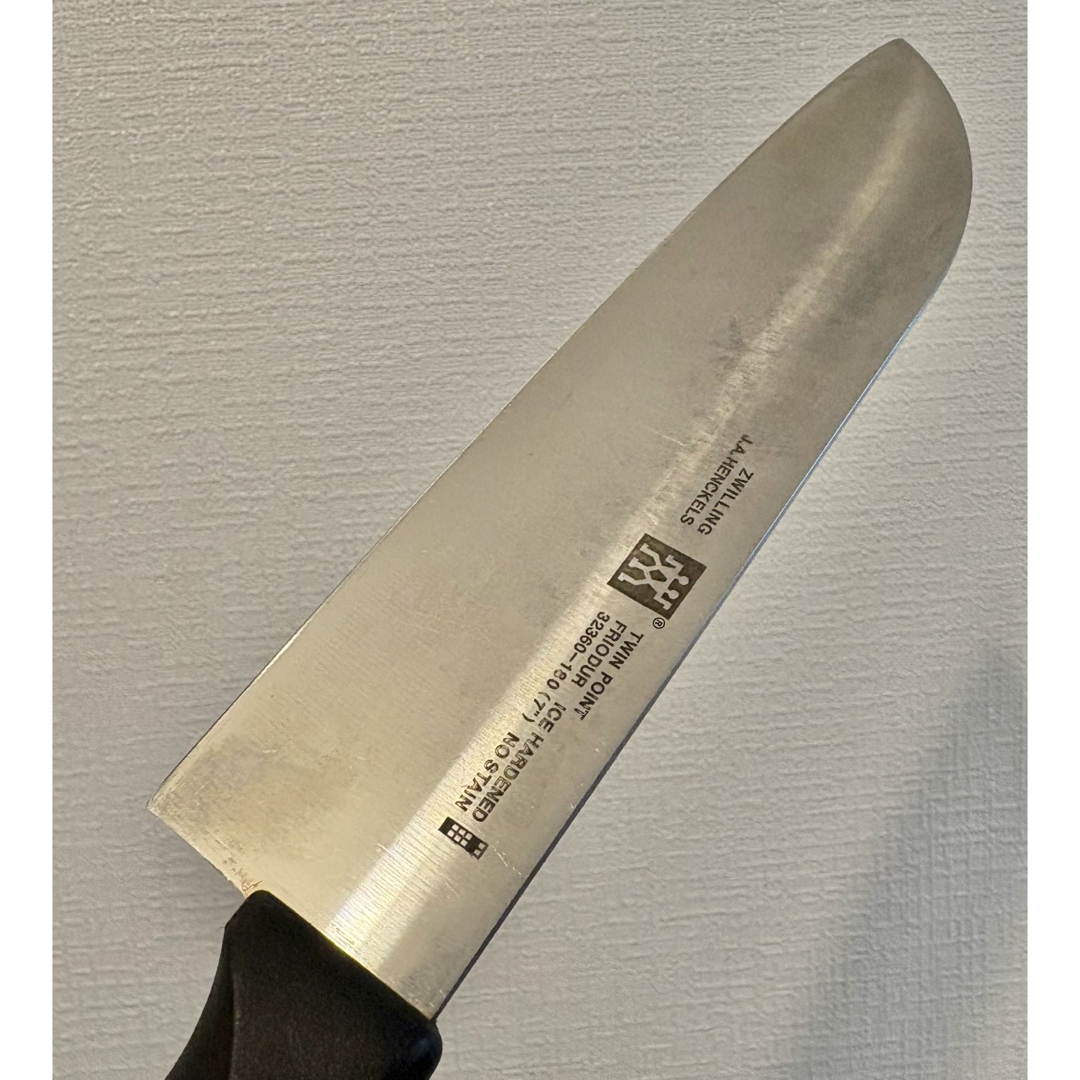 Zwilling J.A. Henckels(ツヴィリングジェイエーヘンケルス)のツヴィリング ヘンケルス 三徳包丁 180mm 18cm 万能包丁 インテリア/住まい/日用品のキッチン/食器(調理道具/製菓道具)の商品写真