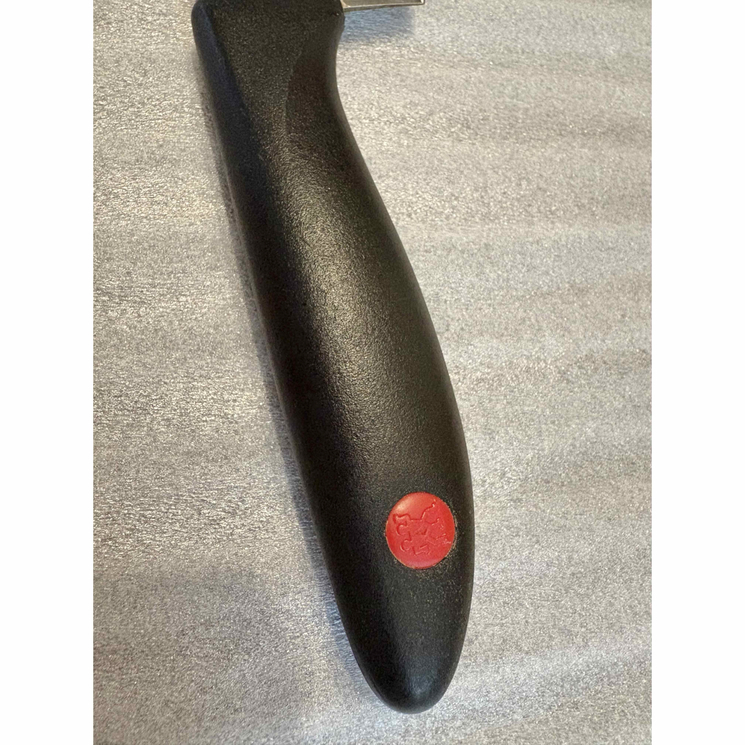 Zwilling J.A. Henckels(ツヴィリングジェイエーヘンケルス)のツヴィリング ヘンケルス 三徳包丁 180mm 18cm 万能包丁 インテリア/住まい/日用品のキッチン/食器(調理道具/製菓道具)の商品写真