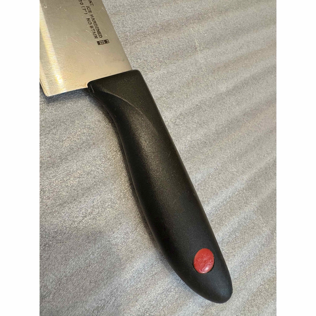 Zwilling J.A. Henckels(ツヴィリングジェイエーヘンケルス)のツヴィリング ヘンケルス 三徳包丁 180mm 18cm 万能包丁 インテリア/住まい/日用品のキッチン/食器(調理道具/製菓道具)の商品写真