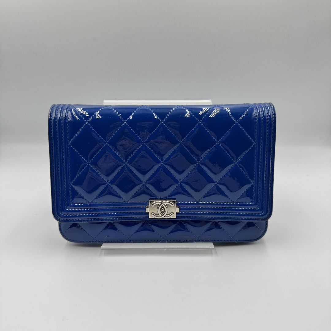 大人気 CHANEL ボーイシャネル チェーンウォレット シルバー金具 CHANEL シャネル ボーイシャネル シルバー金具 赤 レッド