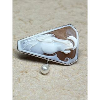 (RA-342)SVシェルカメオチャームピン(5mmパール付き)作家　オリス(チャーム)