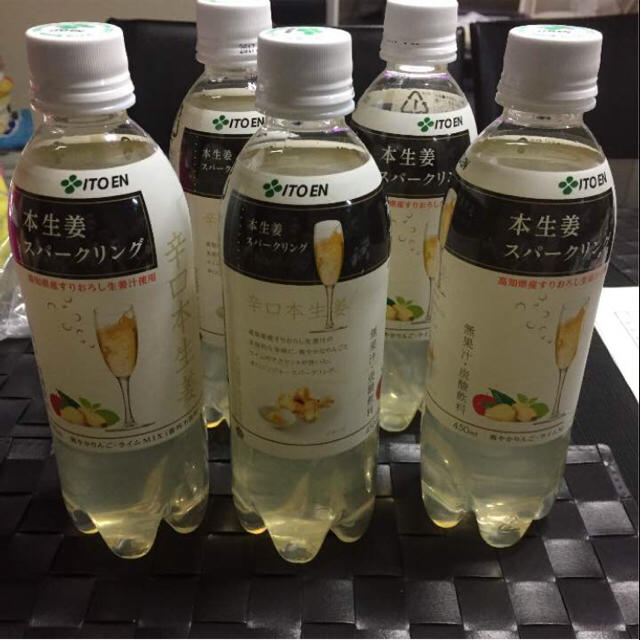 伊藤園 本生姜スパークリング 5本 食品/飲料/酒の飲料(ソフトドリンク)の商品写真