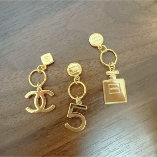 シャネル(CHANEL)の2023年ホリデー限定チャーム シャネルノベルティ クリスマス3点セット (チャーム)