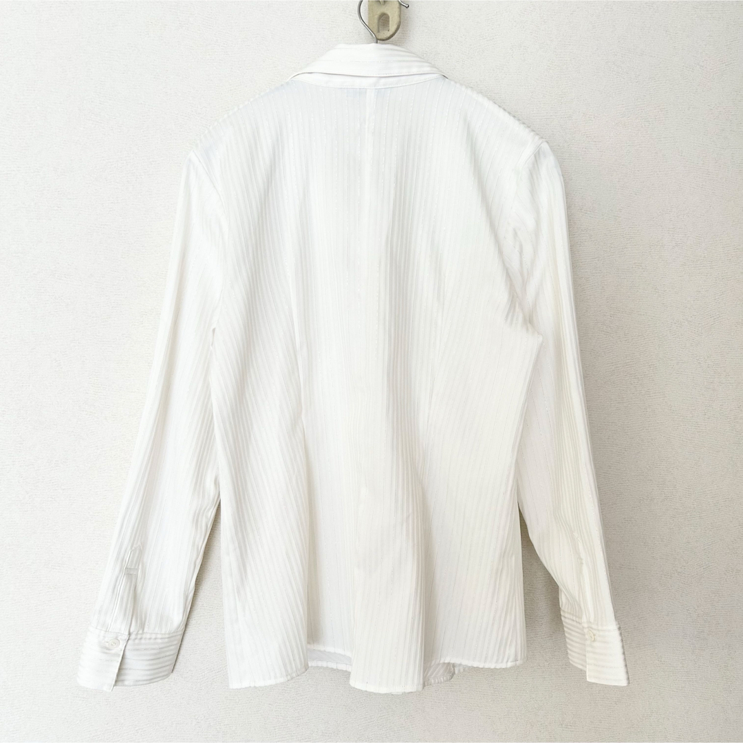 【美品】Yシャツ スーツシャツ 白 L スキッパー ギャザー レディースのトップス(シャツ/ブラウス(長袖/七分))の商品写真