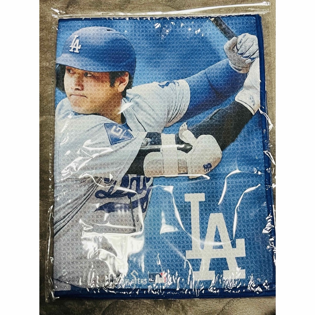 MLB(メジャーリーグベースボール)の【新品】LAドジャース 大谷翔平 MLB TOKYO 東京シリーズ タオル スポーツ/アウトドアの野球(記念品/関連グッズ)の商品写真