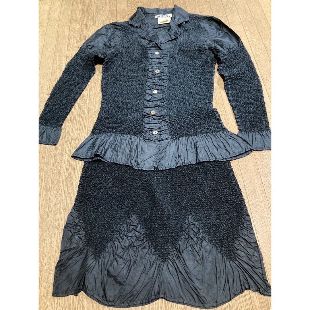 ヨシキヒシヌマのプリーツ加工のブラウスとスカートのセット レディースのレディース その他(セット/コーデ)の商品写真