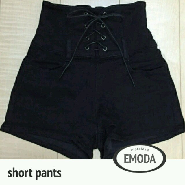 EMODA(エモダ)のEMODA レースアップショートパンツ レディースのパンツ(ショートパンツ)の商品写真