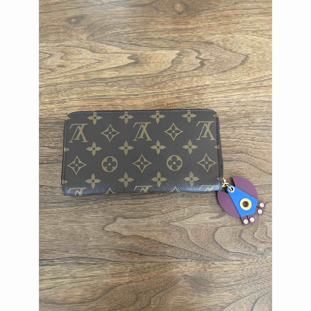 LOUIS VUITTON(ルイヴィトン)のルイヴィトン　トーテム　ジッピーウォレット レディースのファッション小物(財布)の商品写真