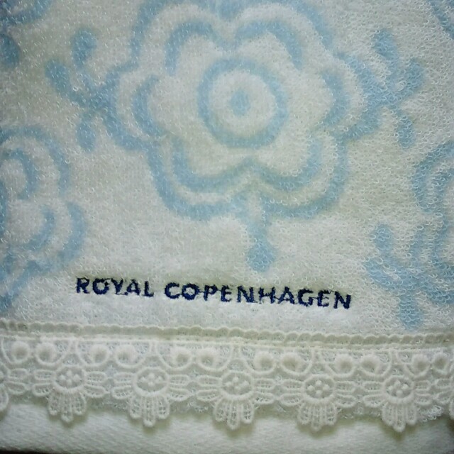 ROYAL COPENHAGEN(ロイヤルコペンハーゲン)のお値下げ　新品　ロイヤルコペンハーゲン　タオルセット インテリア/住まい/日用品の日用品/生活雑貨/旅行(タオル/バス用品)の商品写真