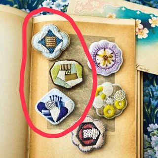 フェリシモ(FELISSIMO)のフェリシモ　静かにきらめく乙女のお花刺しゅうブローチ③セット(生地/糸)