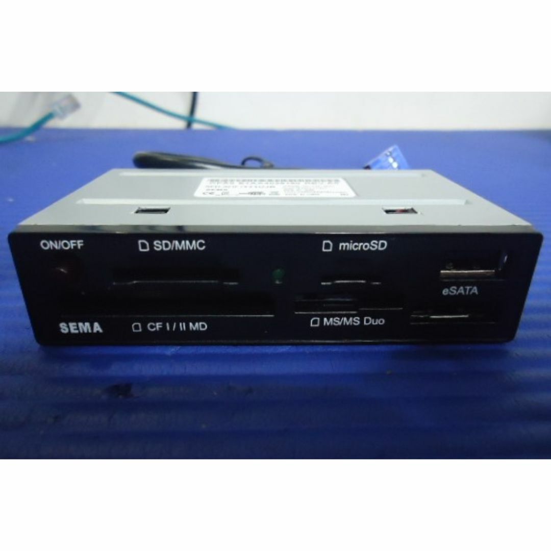 3.5インチベイ内蔵型カードリーダー　SFD-321F/T71UJR　 スマホ/家電/カメラのPC/タブレット(PC周辺機器)の商品写真