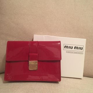 ミュウミュウ(miumiu)のmiu miu ポーチ 香水オマケつき(ポーチ)