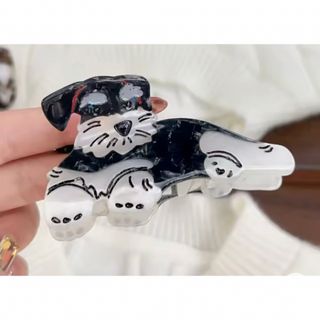 犬モチーフヘアクリップ シュナウザー風 アクリル製 海外インポート ノーブランド(バレッタ/ヘアクリップ)