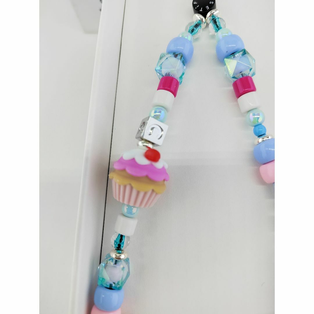 CASETiFY cake スマホストラップ かわいい ストラップ スマホ/家電/カメラのスマホアクセサリー(ストラップ/イヤホンジャック)の商品写真