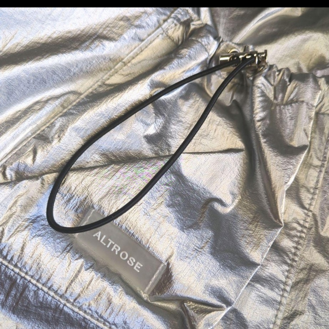 ALTROSE(アルトローズ)の新品　ALTROSE　ショルダーバッグ　シルバー レディースのバッグ(ショルダーバッグ)の商品写真