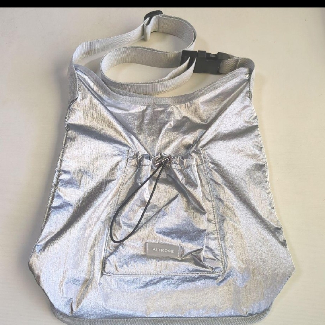 ALTROSE(アルトローズ)の新品　ALTROSE　ショルダーバッグ　シルバー レディースのバッグ(ショルダーバッグ)の商品写真