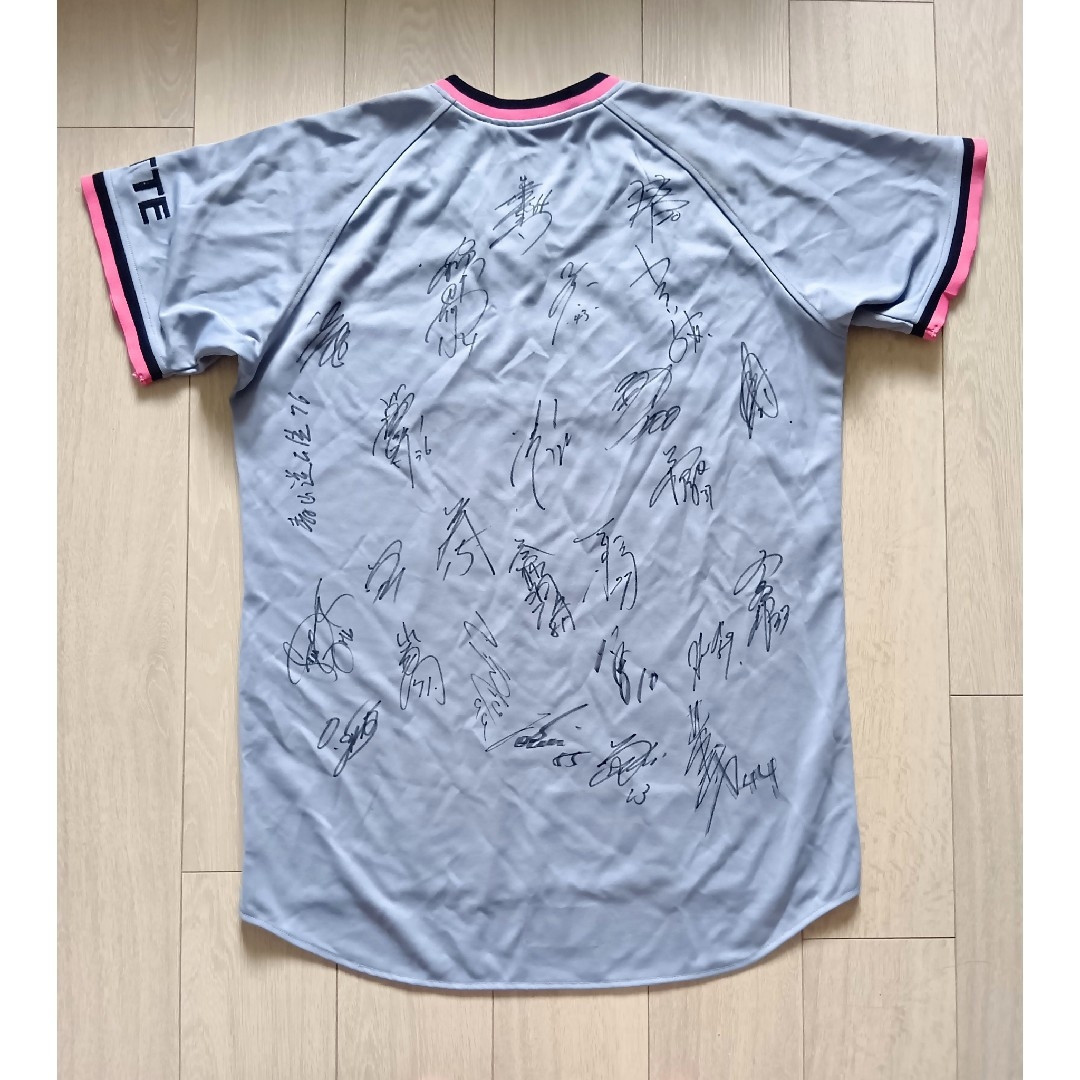 DESCENTE(デサント)の【28選手サイン　限定】ロッテ　マリーンズ　復刻 ユニフォーム　デサント　L スポーツ/アウトドアの野球(応援グッズ)の商品写真