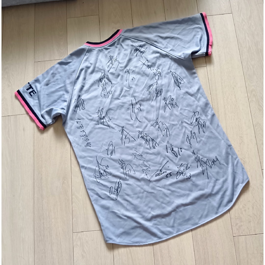 DESCENTE(デサント)の【28選手サイン　限定】ロッテ　マリーンズ　復刻 ユニフォーム　デサント　L スポーツ/アウトドアの野球(応援グッズ)の商品写真