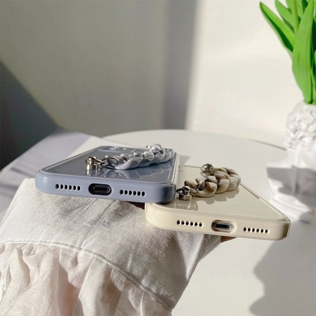iphone 13pro ベージュ 無地フレーム 大理石チェーンブレスレット  スマホ/家電/カメラのスマホアクセサリー(iPhoneケース)の商品写真