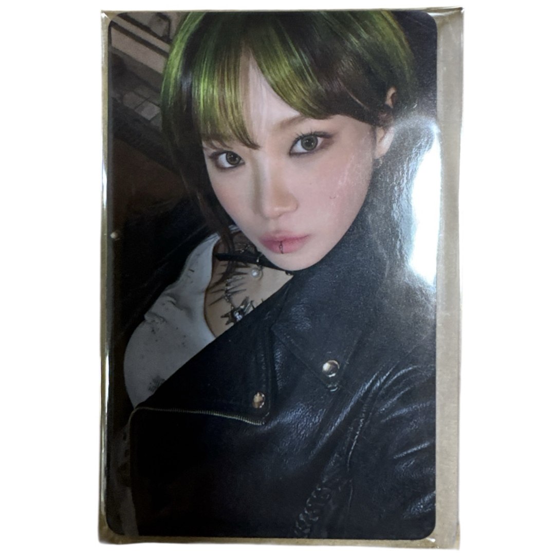 LE SSERAFIM DIFFERENT ユニバ トレカ エンタメ/ホビーのタレントグッズ(アイドルグッズ)の商品写真