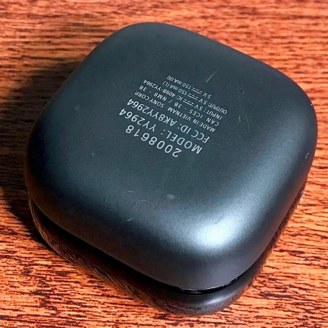 【リファービッシュ品・傷あり】LinkBuds Open★充電ケース★ブラック スマホ/家電/カメラのオーディオ機器(ヘッドフォン/イヤフォン)の商品写真