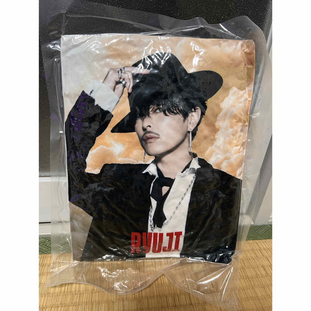三代目 今市隆二 クッション KINGDOM エンタメ/ホビーのタレントグッズ(ミュージシャン)の商品写真