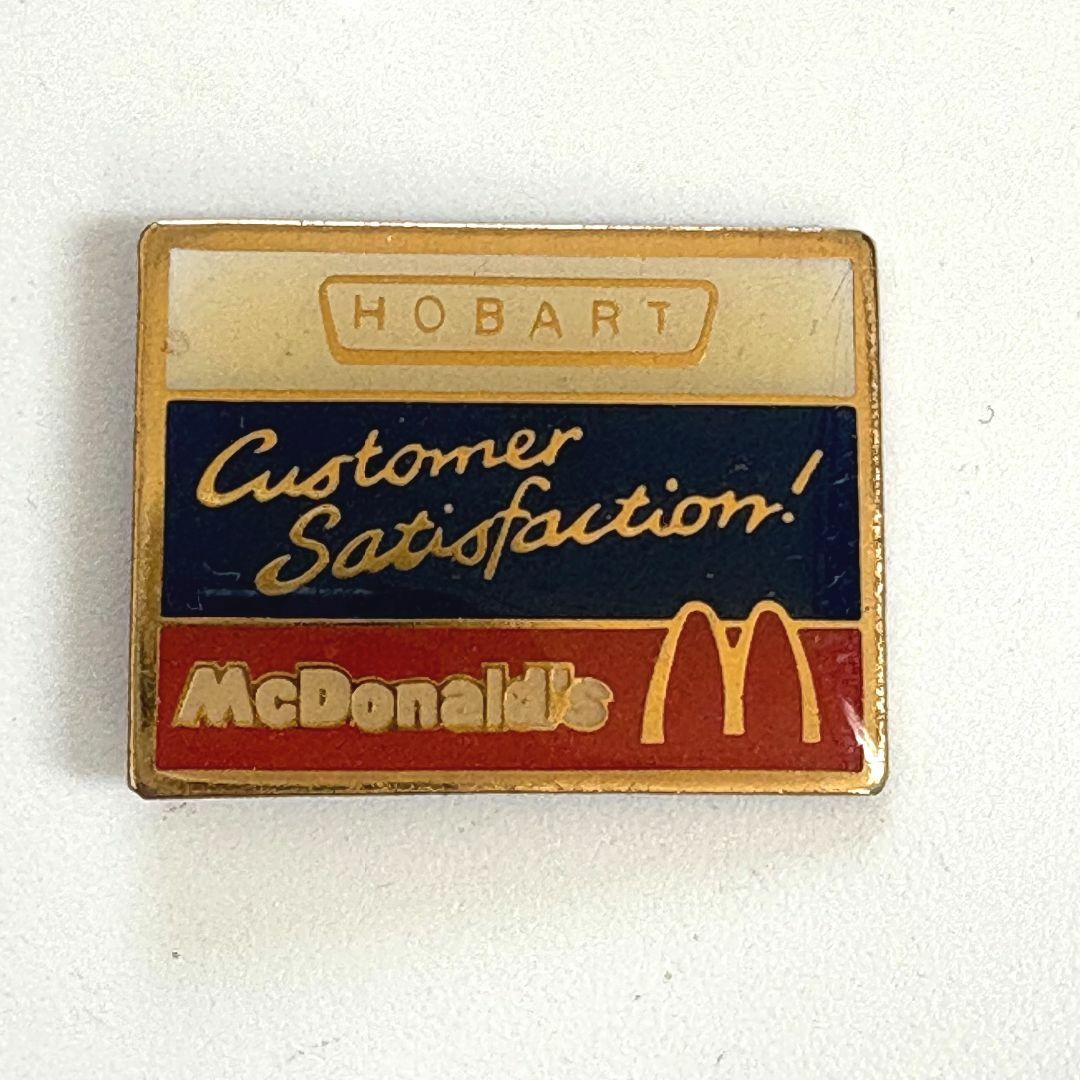 マクドナルド(マクドナルド)の39508 フランス ピンズ ピンバッジ マクドナルド ロゴ マーク 4個セット エンタメ/ホビーの美術品/アンティーク(その他)の商品写真
