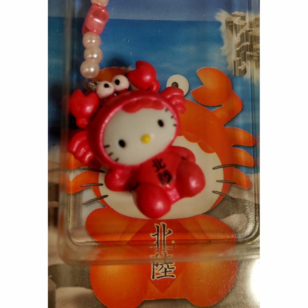 サンリオ(サンリオ)の未使用・ご当地キティ Hello Kitty 北陸 かに ストラップ  エンタメ/ホビーのおもちゃ/ぬいぐるみ(キャラクターグッズ)の商品写真