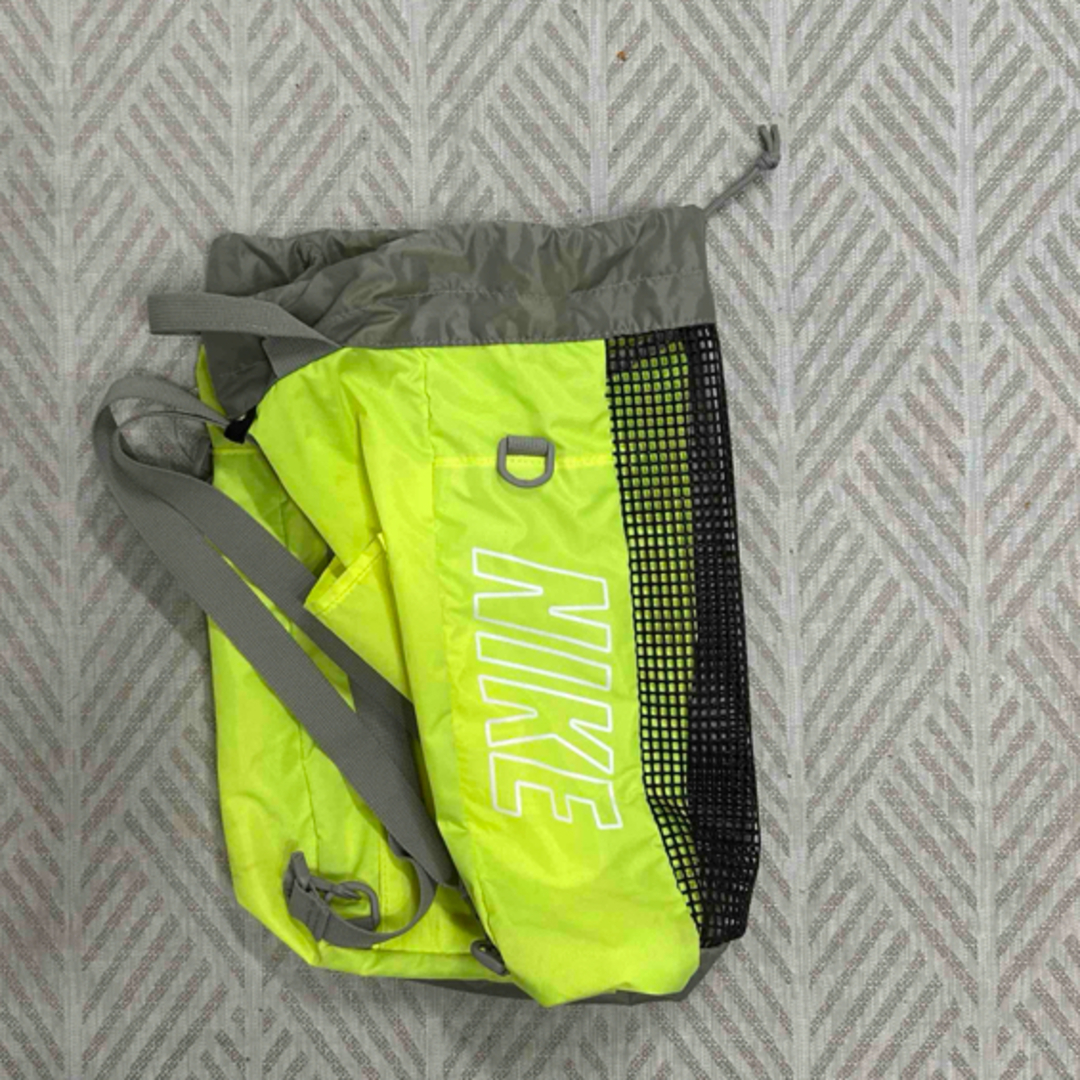 NIKE(ナイキ)のナイキナップザック　ビタミンカラー個性的 メンズのバッグ(バッグパック/リュック)の商品写真