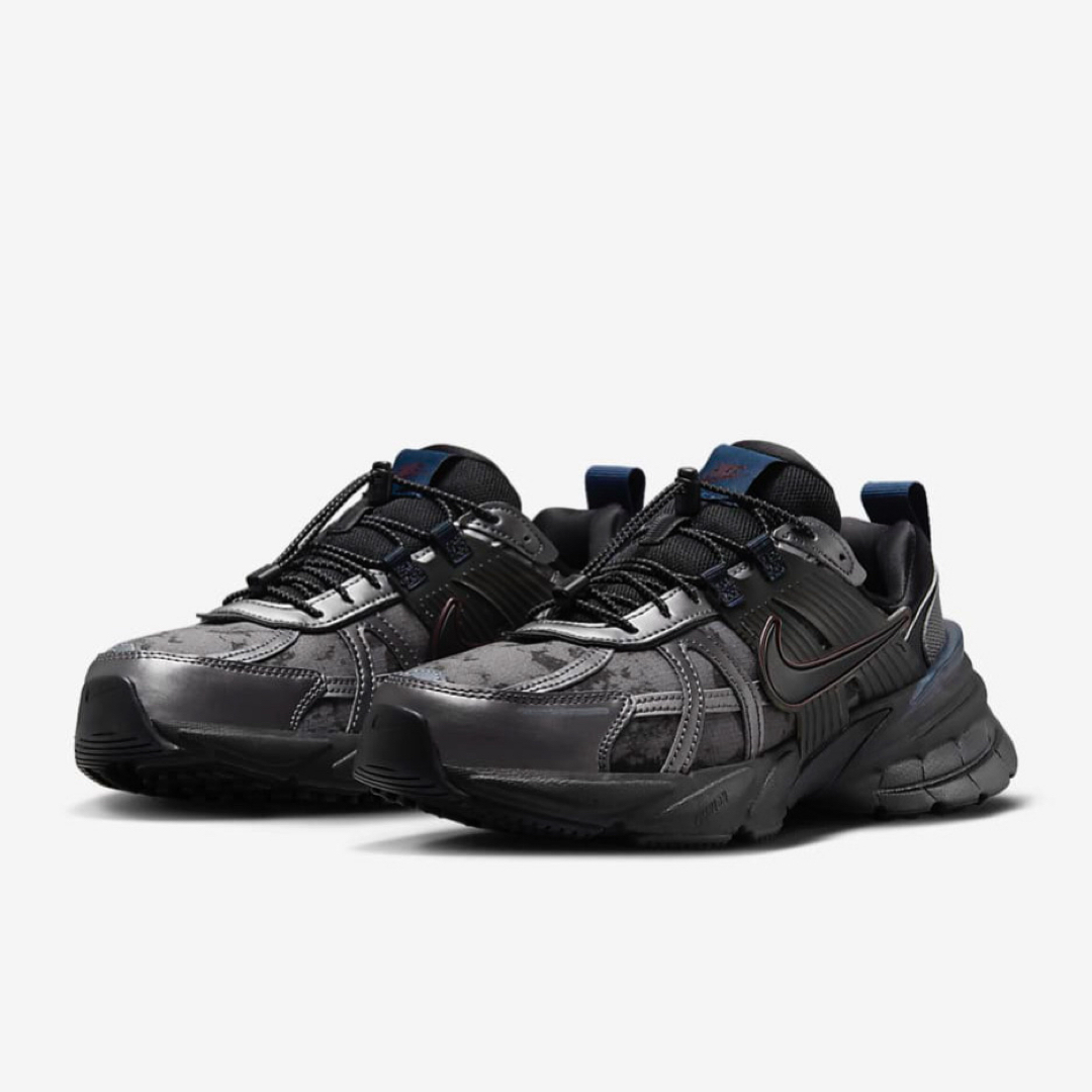 NIKE. V2K wRUN ナイキ シルバー×ブラックカラースニーカー24.5 NIKE - 【新品24.5cm】NIKE|V2K ラン|グレー/ブラックの通販
