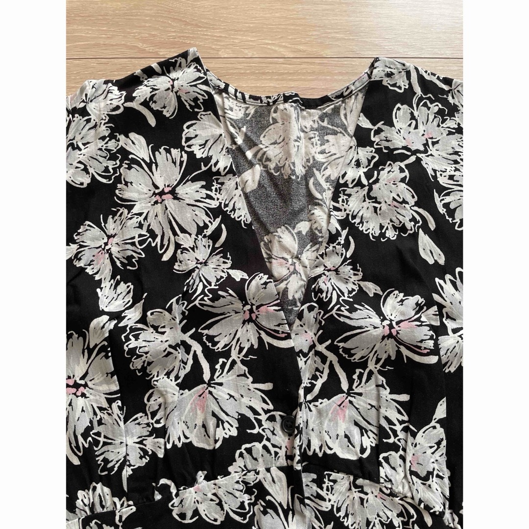 GU(ジーユー)のGU 花柄レーヨンワンピース　XL ブラック レディースのワンピース(ロングワンピース/マキシワンピース)の商品写真
