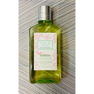 ロクシタン(L'OCCITANE)のロクシタン　ホワイトマスカットチェリーブロッサム シャワージェル 250mL (ボディソープ/石鹸)