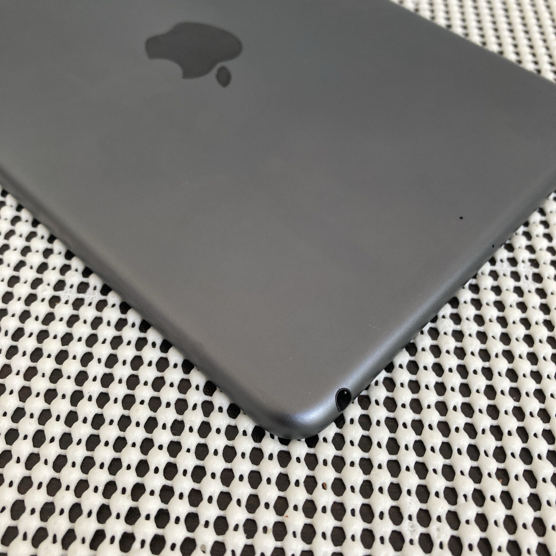 9931 電池最良好 iPad5 第5世代 32GB WIFIモデル 待望☆】 551【早い者勝ち】電池最良好☆iPad5 WIFIモデル