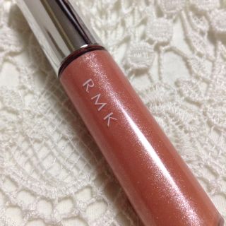 アールエムケー(RMK)のシルバーピンクベージュのグロス(リップグロス)