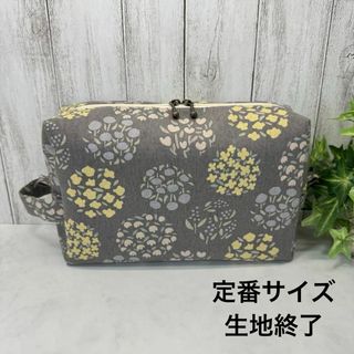 定番おむつポーチ　サークルフラワー　グレー　ハンドメイドボックスポーチ(ポーチ)