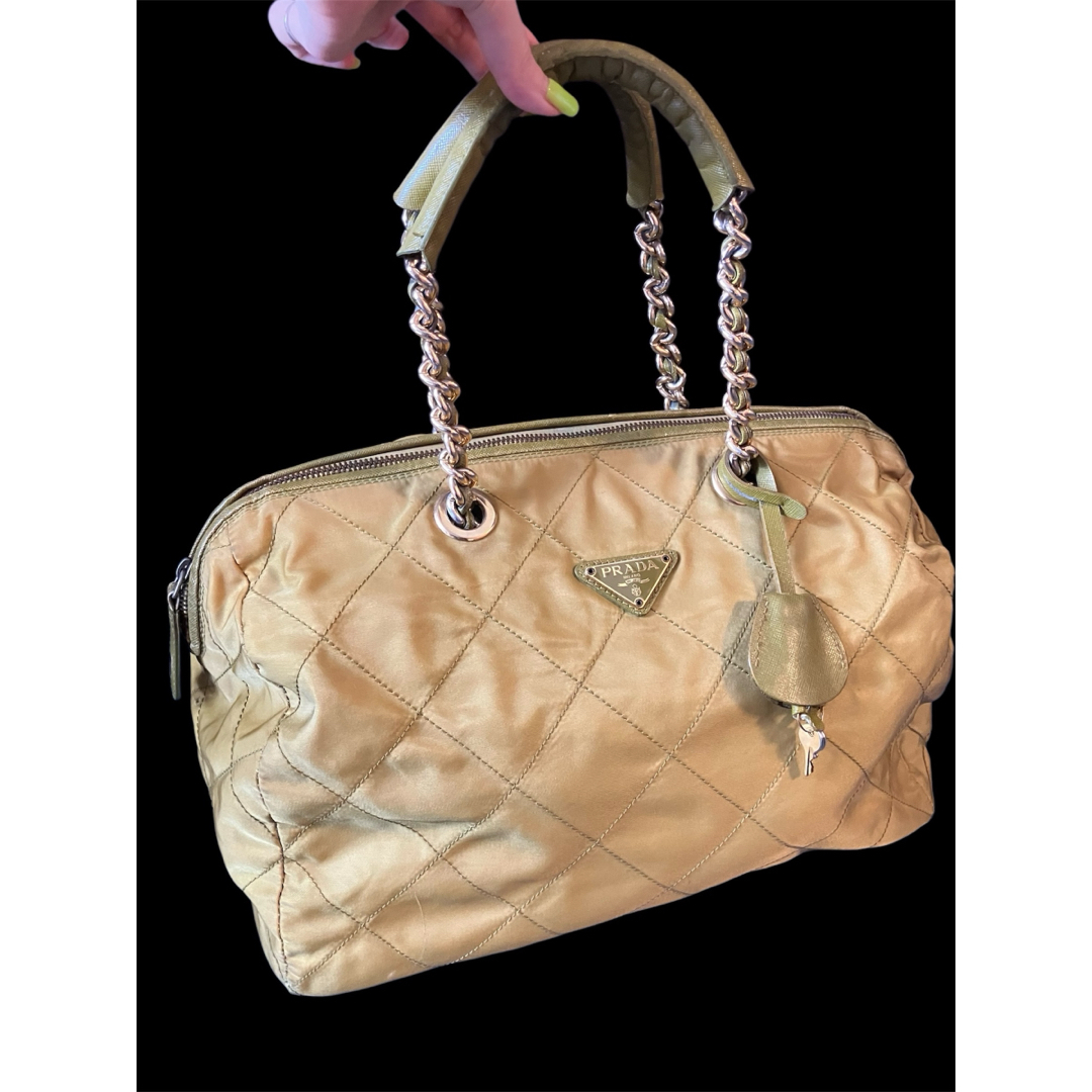 PRADA(プラダ)の【レア可愛い】PRADA ナイロンバッグ　キルティング　サフィアーノ　チェーン レディースのバッグ(ショルダーバッグ)の商品写真