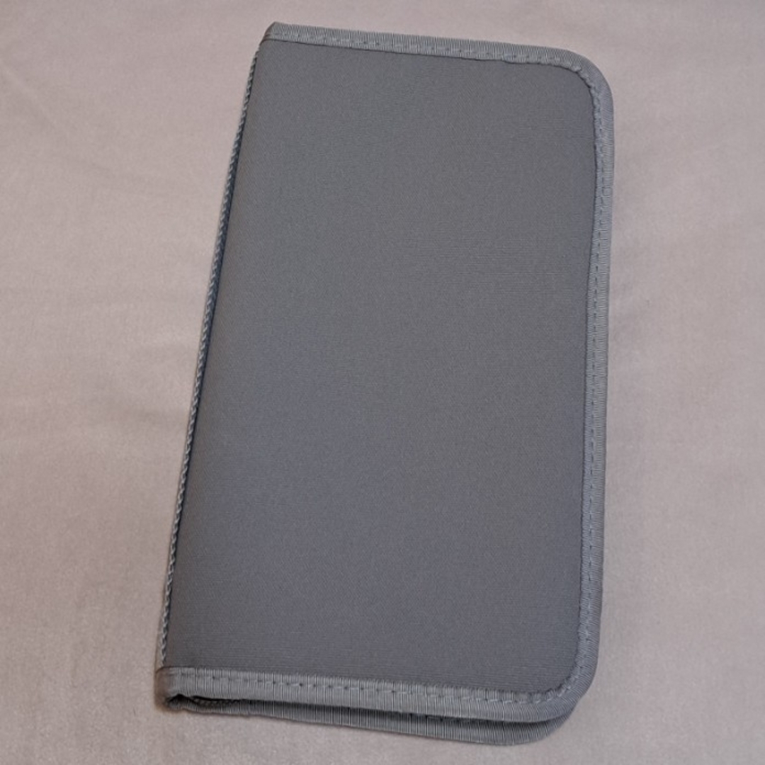 MUJI (無印良品)(ムジルシリョウヒン)の無印良品　パスポートケース　グレー インテリア/住まい/日用品の日用品/生活雑貨/旅行(日用品/生活雑貨)の商品写真