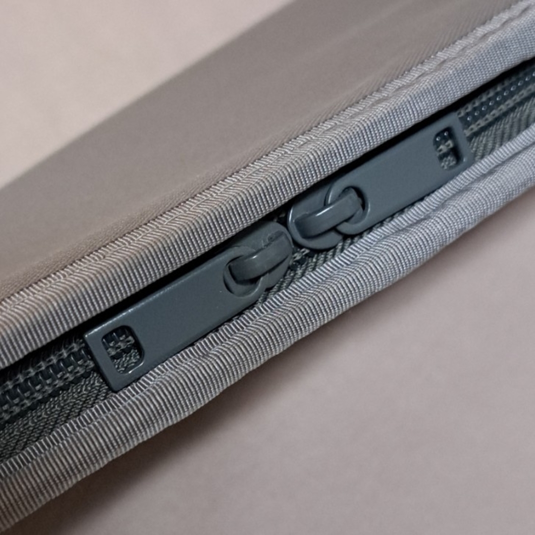 MUJI (無印良品)(ムジルシリョウヒン)の無印良品　パスポートケース　グレー インテリア/住まい/日用品の日用品/生活雑貨/旅行(日用品/生活雑貨)の商品写真