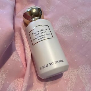 ジルスチュアート(JILLSTUART)の新品未開封　フローラノーティス  ボディクリーム　ジルスチュアート(ボディクリーム)