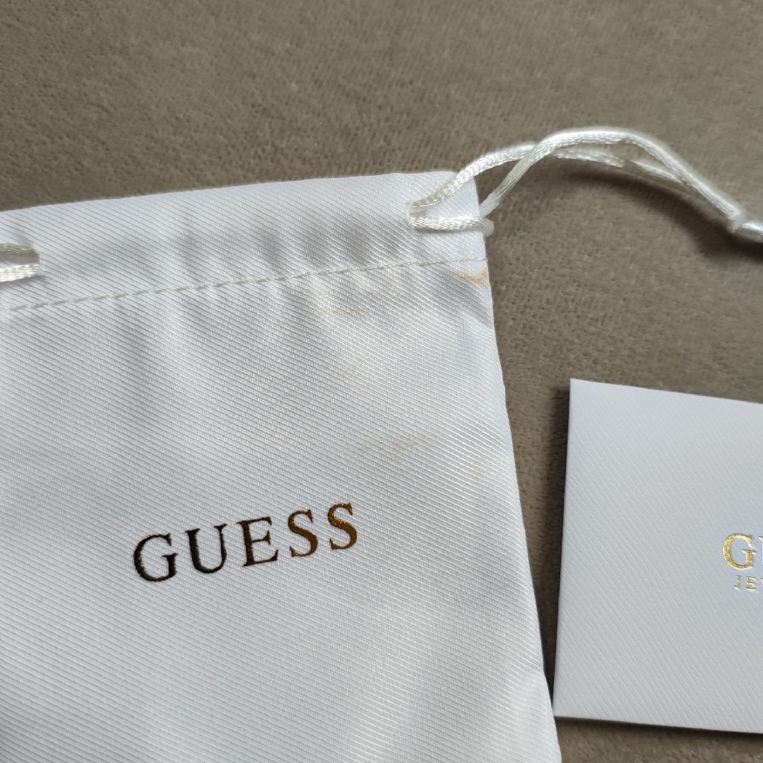 新品 GUESS ゲス ROUND HARMONY ネックレス 真鍮 巾着付き レディースのアクセサリー(ネックレス)の商品写真